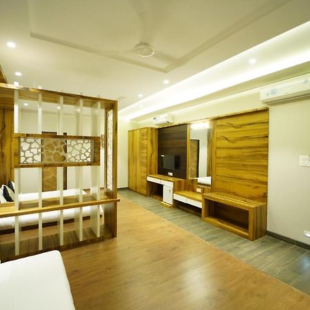 Hotel The Royal Inn Baramati Kültér fotó