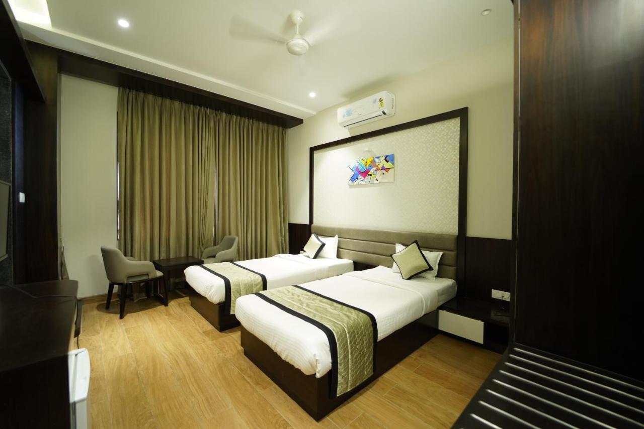 Hotel The Royal Inn Baramati Kültér fotó