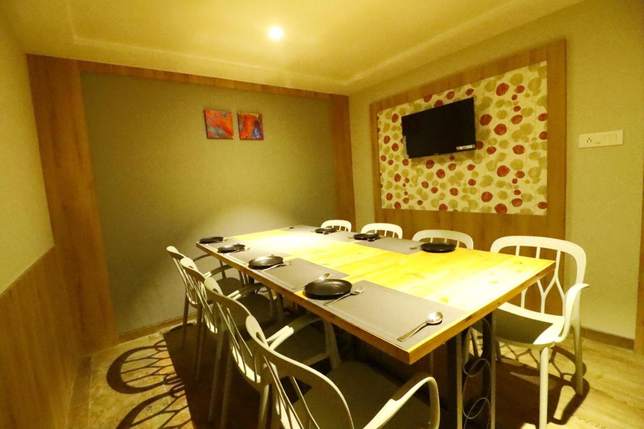 Hotel The Royal Inn Baramati Kültér fotó