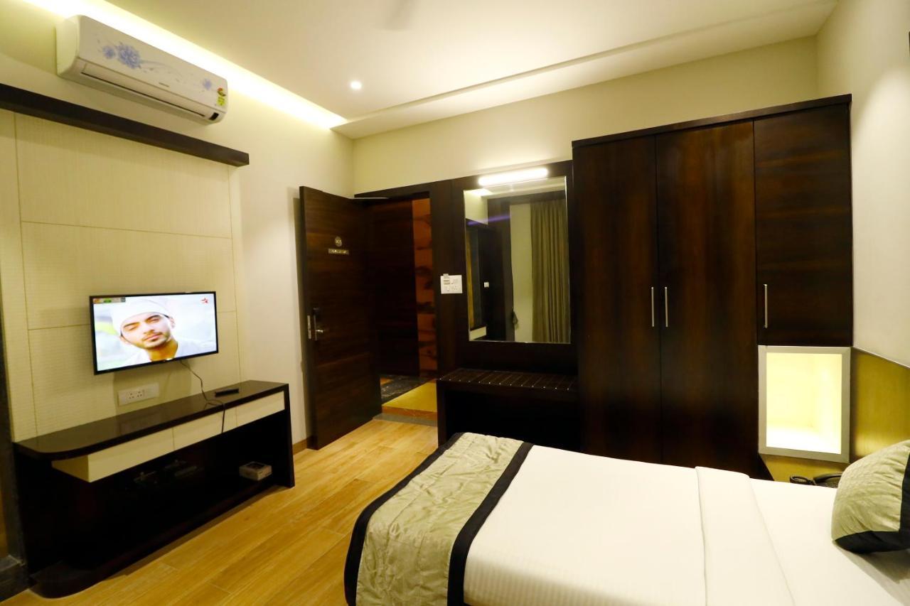 Hotel The Royal Inn Baramati Kültér fotó