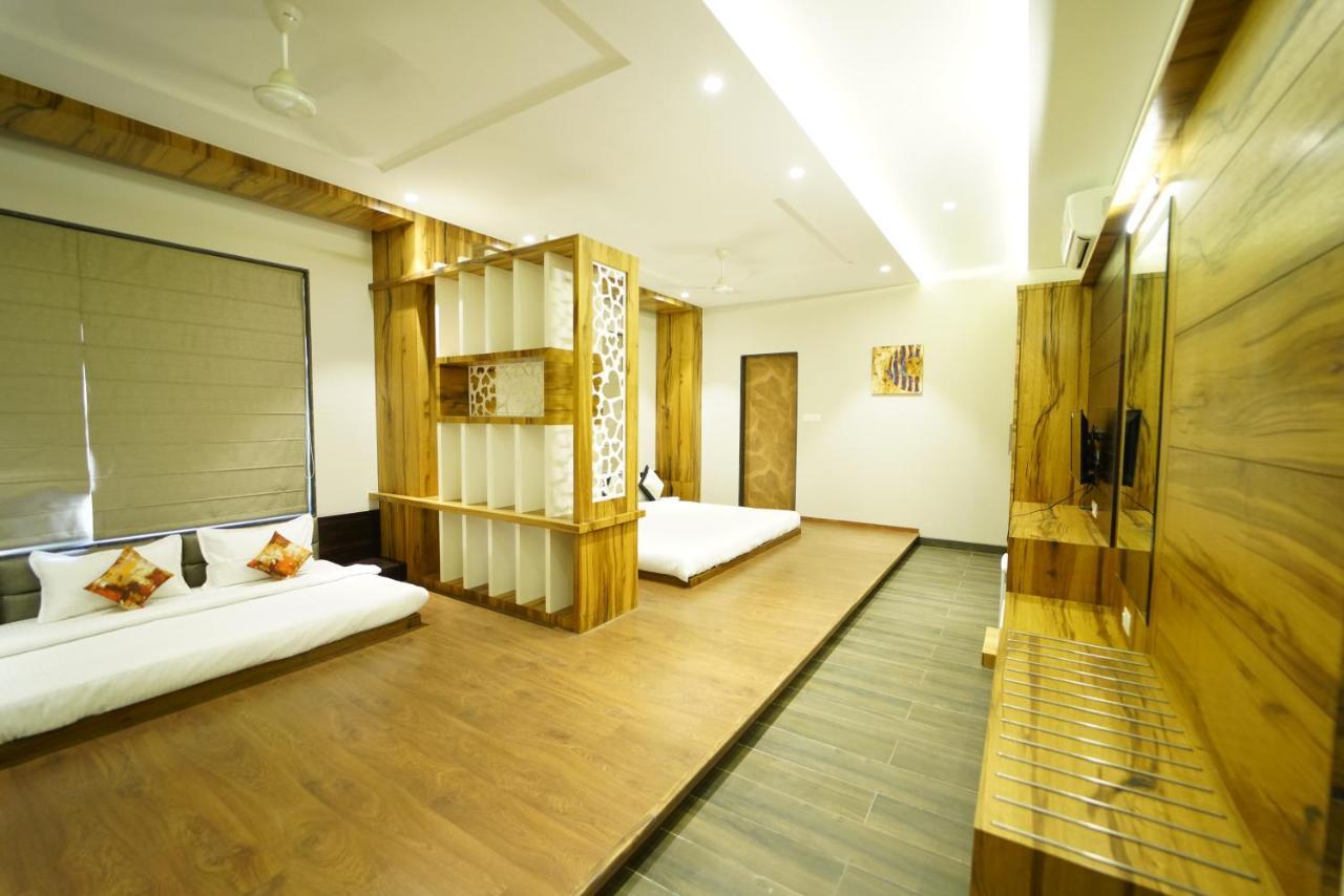 Hotel The Royal Inn Baramati Kültér fotó