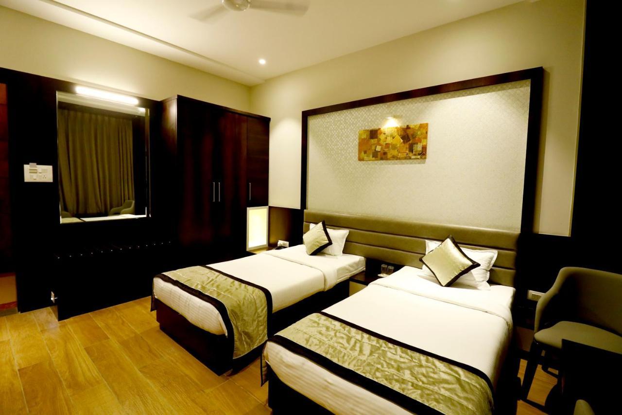 Hotel The Royal Inn Baramati Kültér fotó