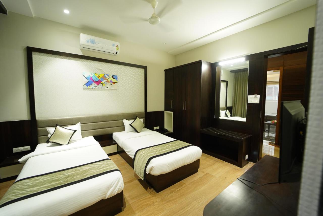 Hotel The Royal Inn Baramati Kültér fotó